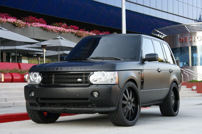MO Range Rover sitting pretty in front of the Pacific Design Center